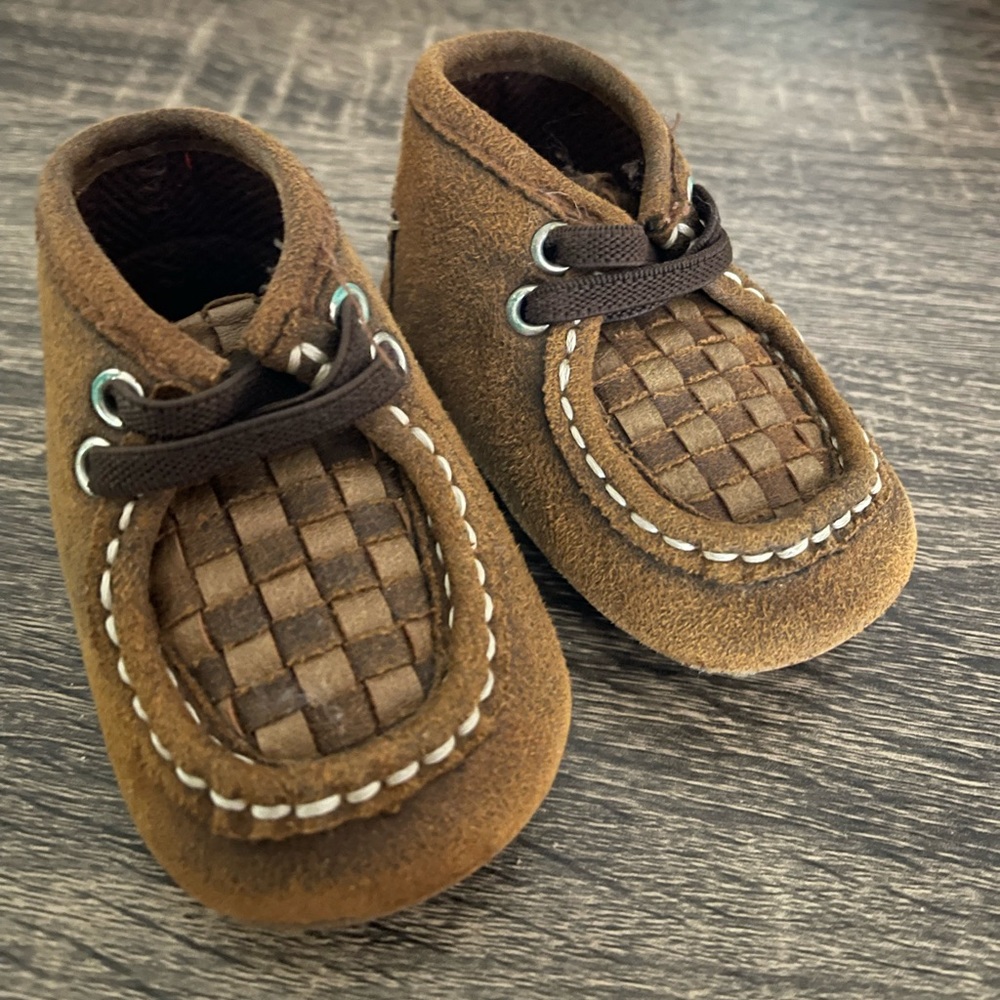 Selling baby twisted X shoes